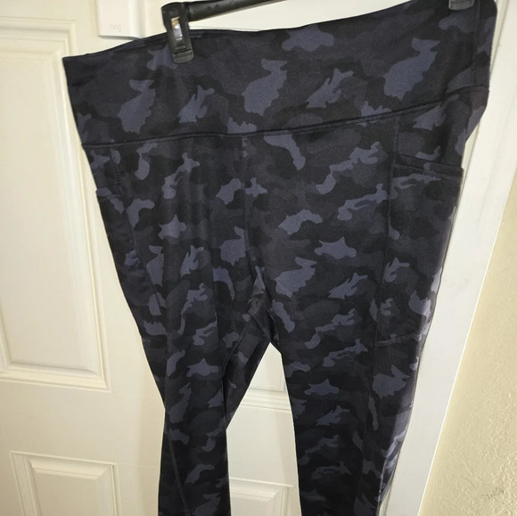 EUC Velocity cameo leggings - Picture 1 of 6